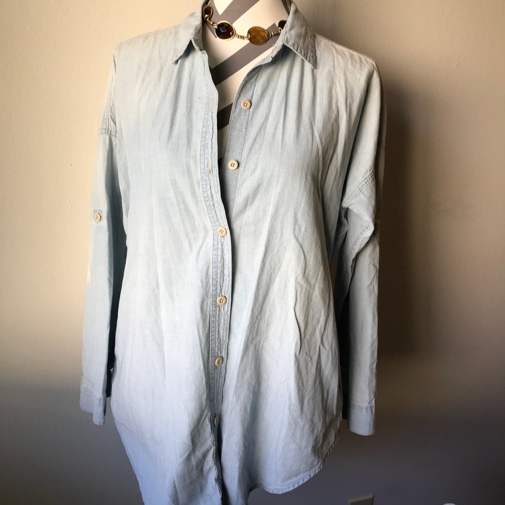 Gap Chambray Button Down Blouse W/Pockets Size S - image 1